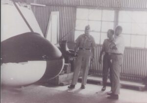 1967_LLEGADA A LA BASE NAVAL DE ROTA DE LOS BELL UH-1B. FUERON MONTADOS Y PUESTA A PUNTO POR PERSONAL DE LA UHEL X