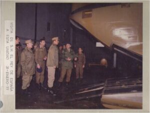 1977_1.- VISITA DE SM EL REY A LA BASE DE COLMENAR