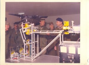 1977_2.- VISITA DE SM EL REY A LA BASE DE COLMENAR