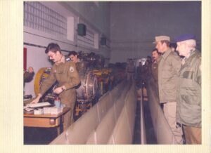 1977_3.- VISITA DE SM EL REY A LA BASE DE COLMENAR