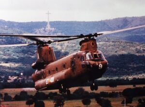 1990_1.- CHINOOK ET-409 PRIMERO QUE INICIA EL PROCESO DE TRANSFORMACIÓN DE MODELO C A D.