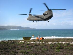 2002_1.-COLABORACION EN LAS TAREAS DE LIMPIEZA DEL CHAPAPOTE EN LAS PLAYAS DE GALICIA