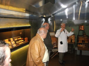 AF_AMAVIET_Visita al Museo de Farmacia Militar_2025_ (30)