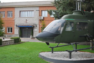 Imagen de la Sala Hist&oacute;rica con el UH-1H en primer plano